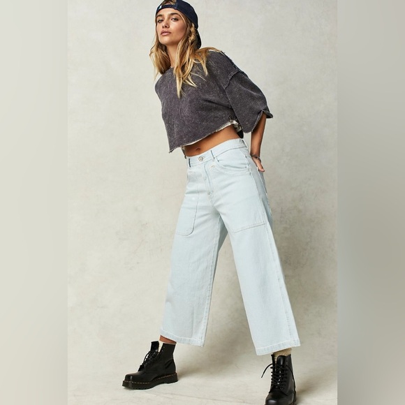 Free People Denim - Free People Piper Mid Rise
Crop Wide Leg Jeans
Bleach Bloom Womens Sz
32